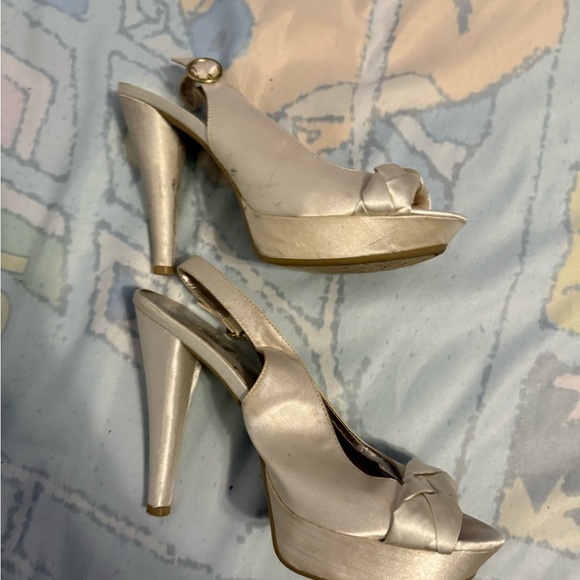 Chinese Laundry Cream Heels with Ankle Strap - Picture 3 of 4